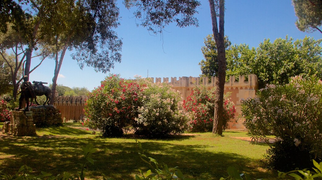 Globe Theatre Rome qui includes statue ou sculpture et jardin