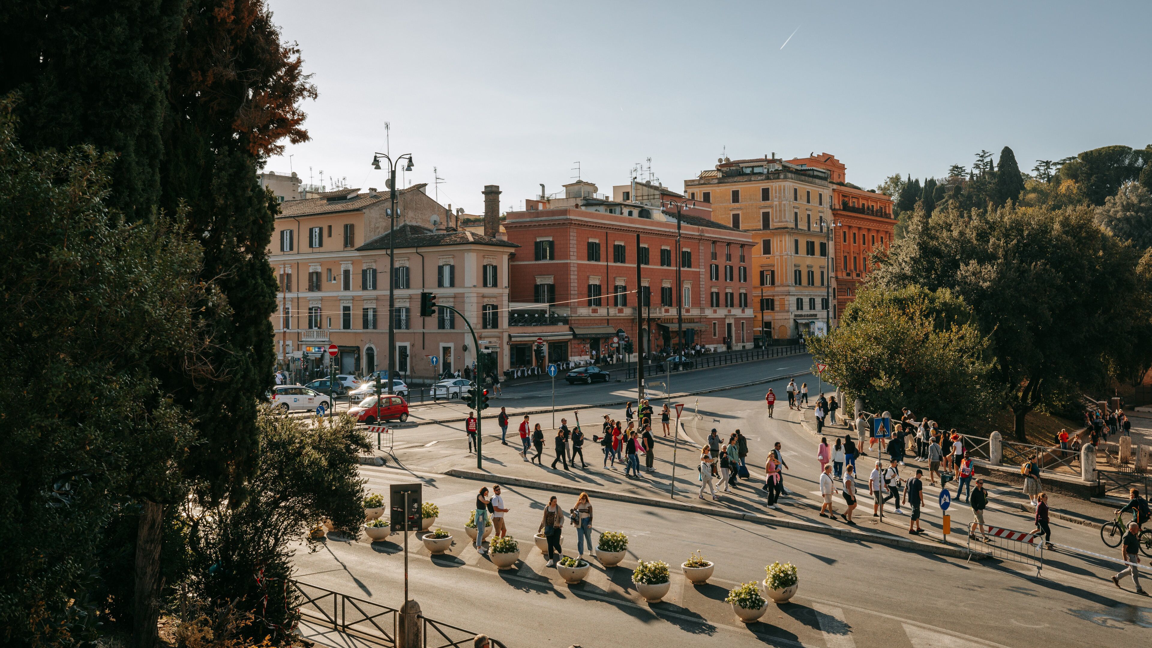 Colle Oppio Park showing a city and street scenes