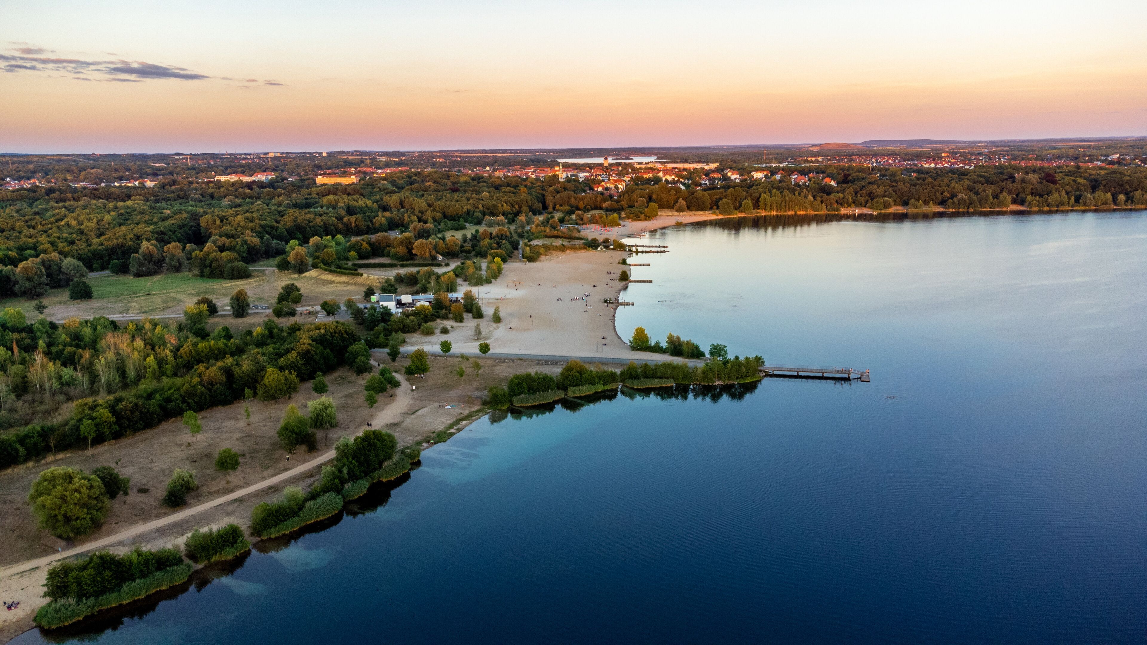 Die letzten Abendstunden über die Leipziger Seenlandschaft genießen - Sachsen - Deutschland