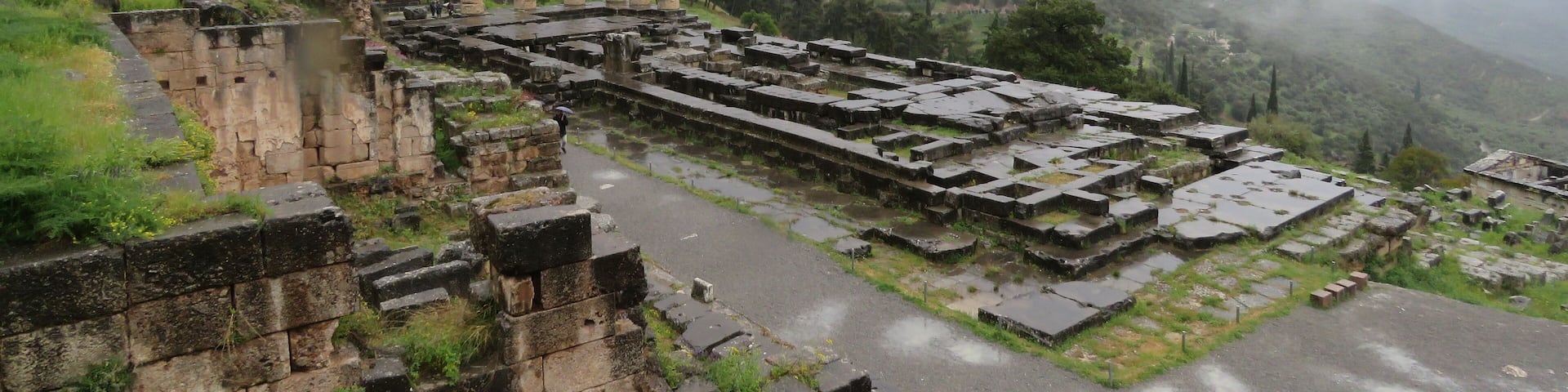 Templo de Apolo. Oráculo de Delfos. Delfos. Grecia