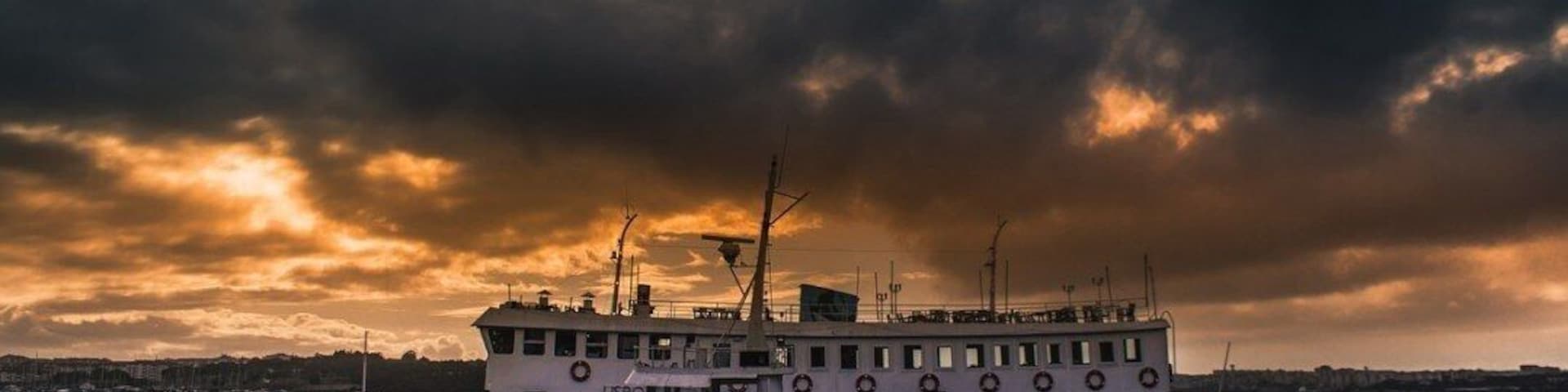 Seixal Sunset
#photography #sun #sunset