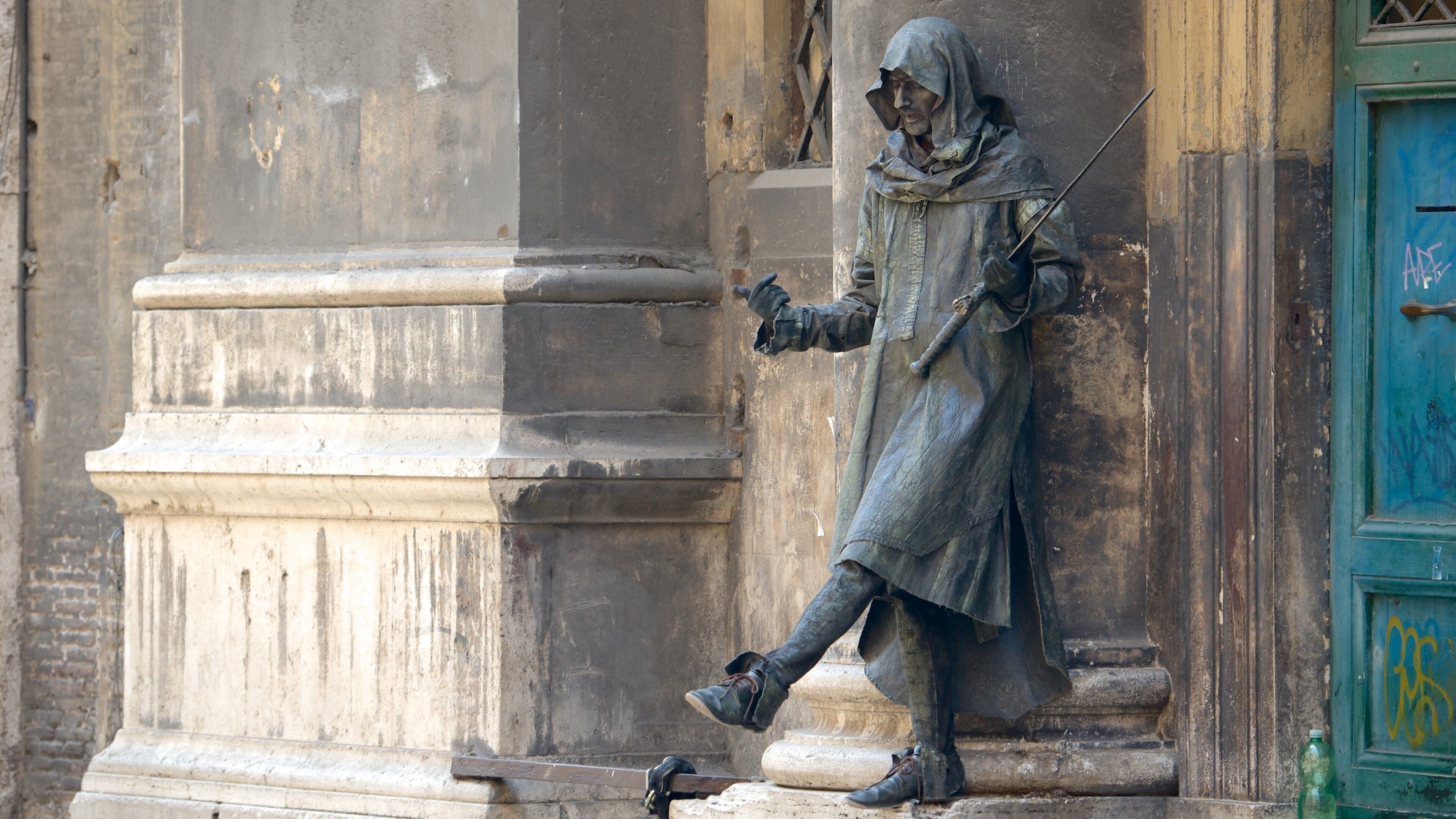Via del Corso showing a statue or sculpture