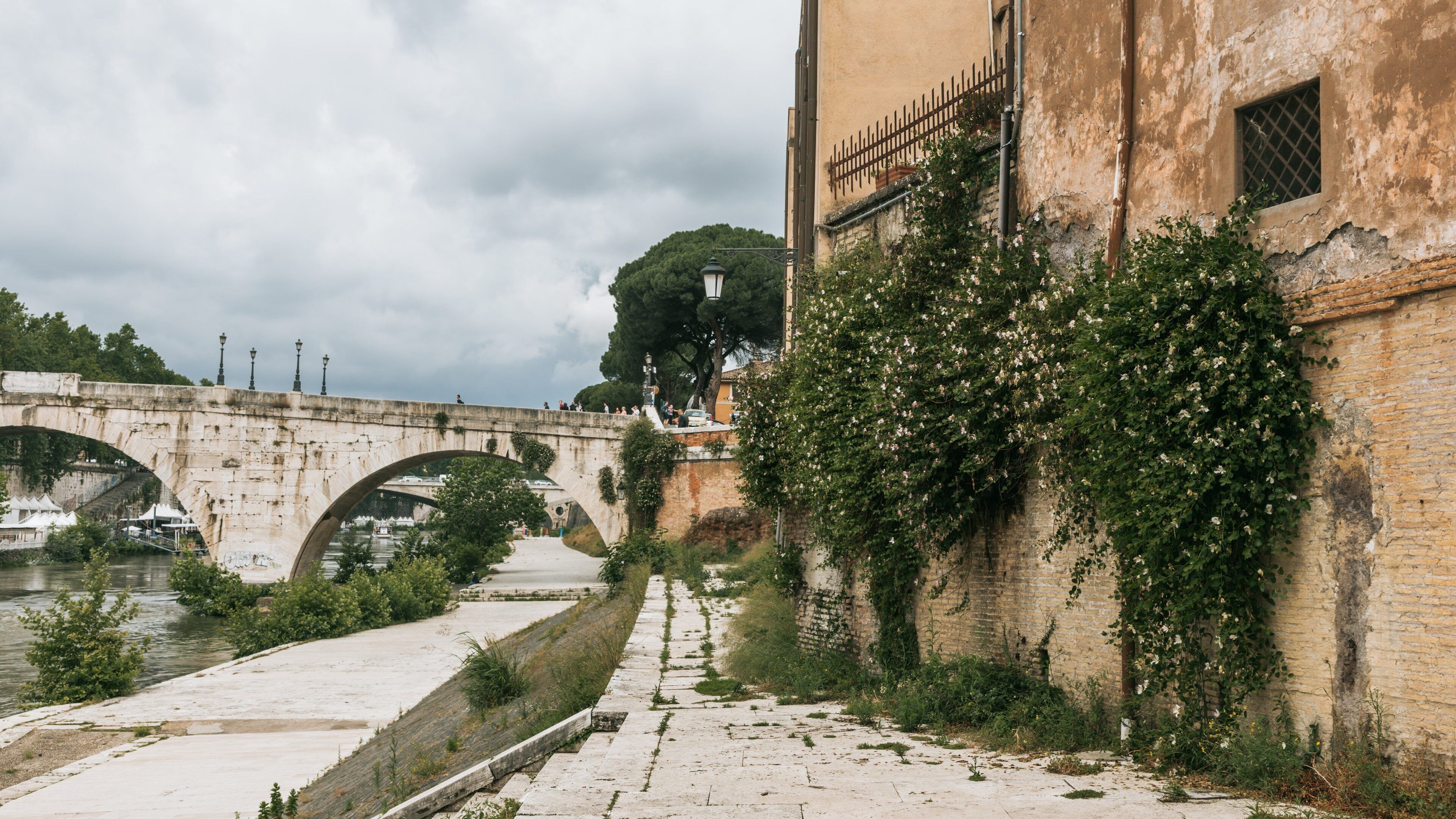 Tiber Island which includes a river or creek and a bridge