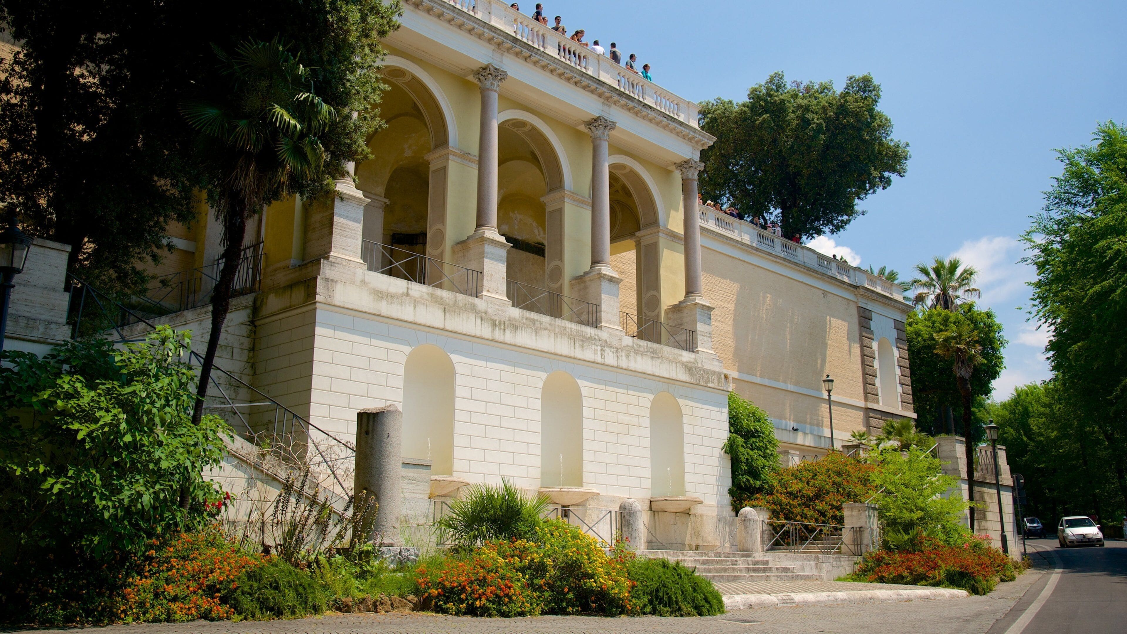 Pincio showing heritage architecture and an administrative buidling