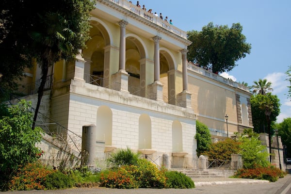 Pincio showing heritage architecture and an administrative buidling