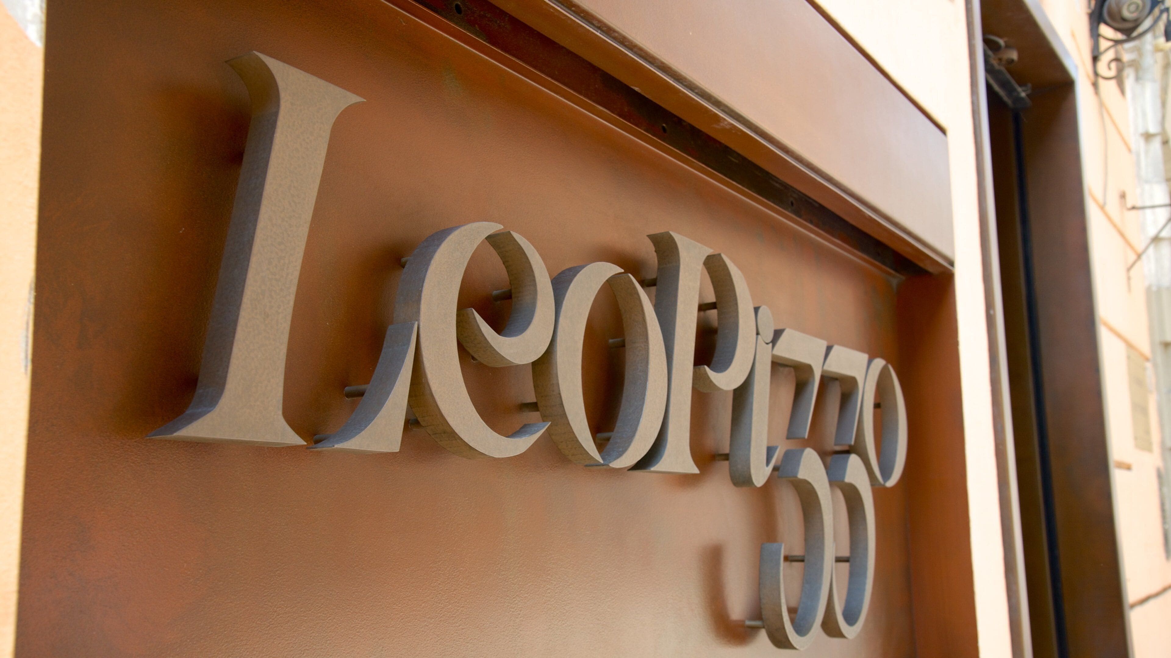 Via del Babuino mostrando señalización