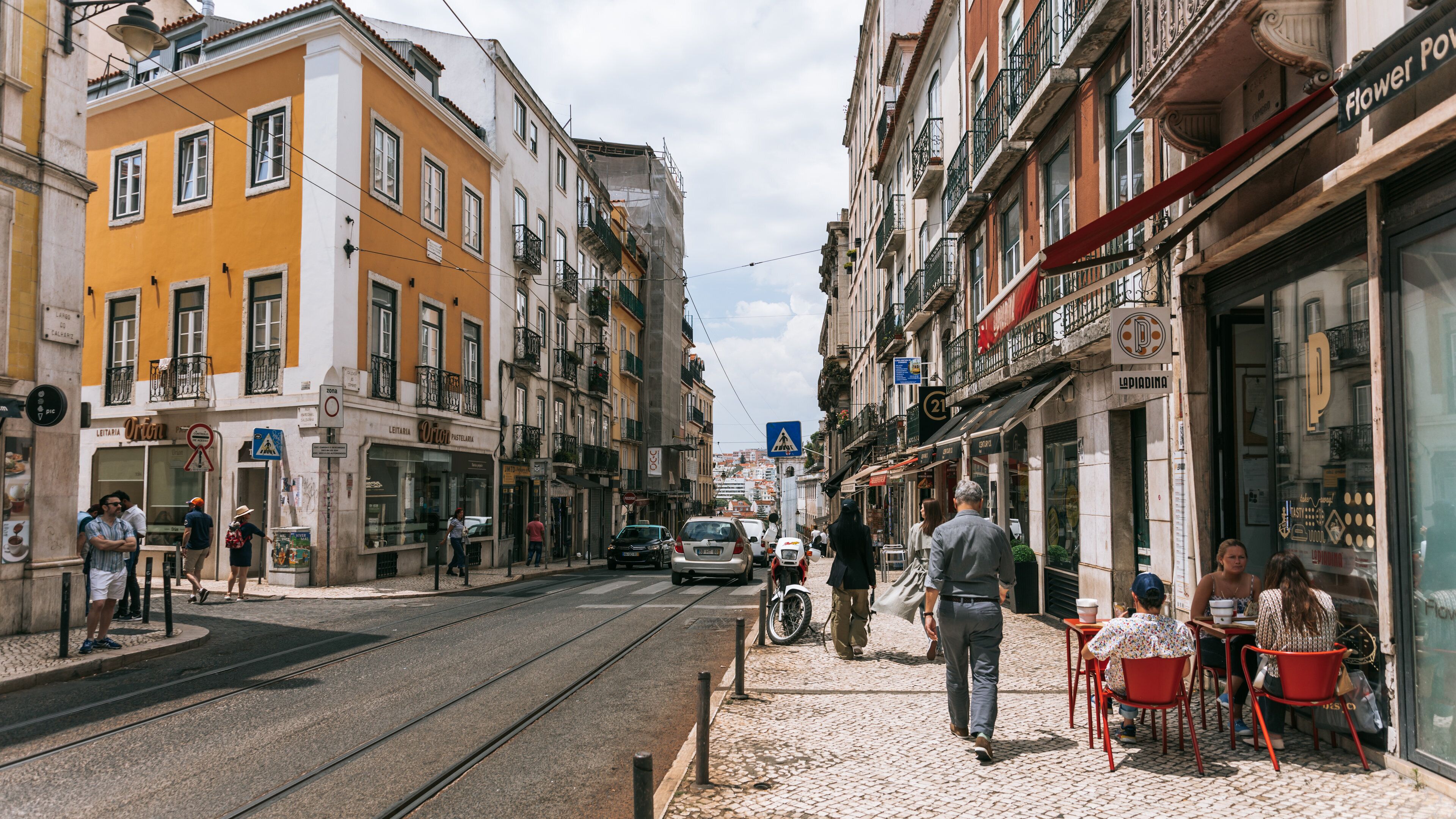Santos featuring a city, street scenes and outdoor eating