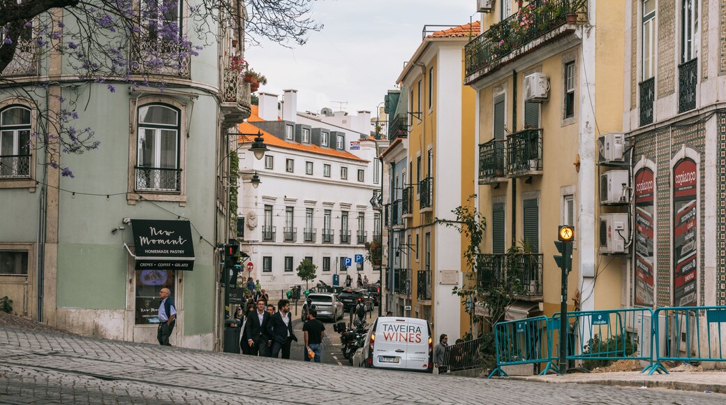 Santos which includes a city and street scenes