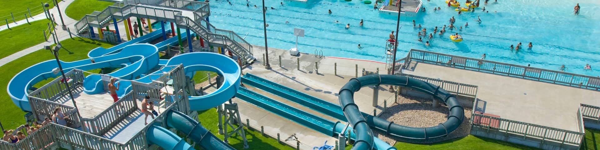 Island Oasis Water Park showing a waterpark, a pool and swimming