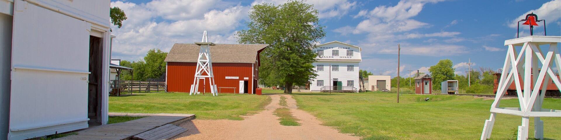 Stuhr Museum of the Prairie Pioneer showing a small town or village
