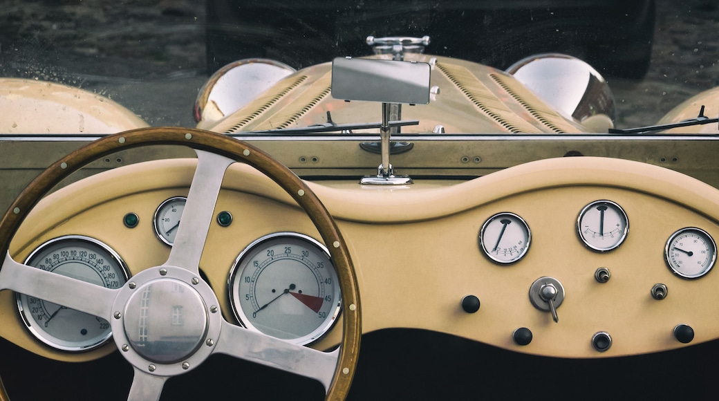 RETRO CAR - Chic and elegance in the good old colonial style