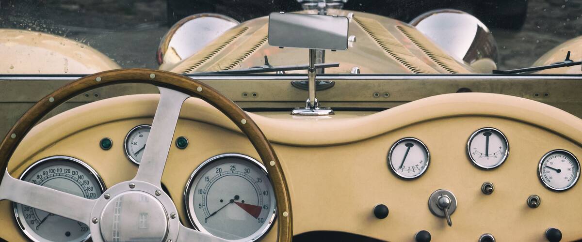 RETRO CAR - Chic and elegance in the good old colonial style