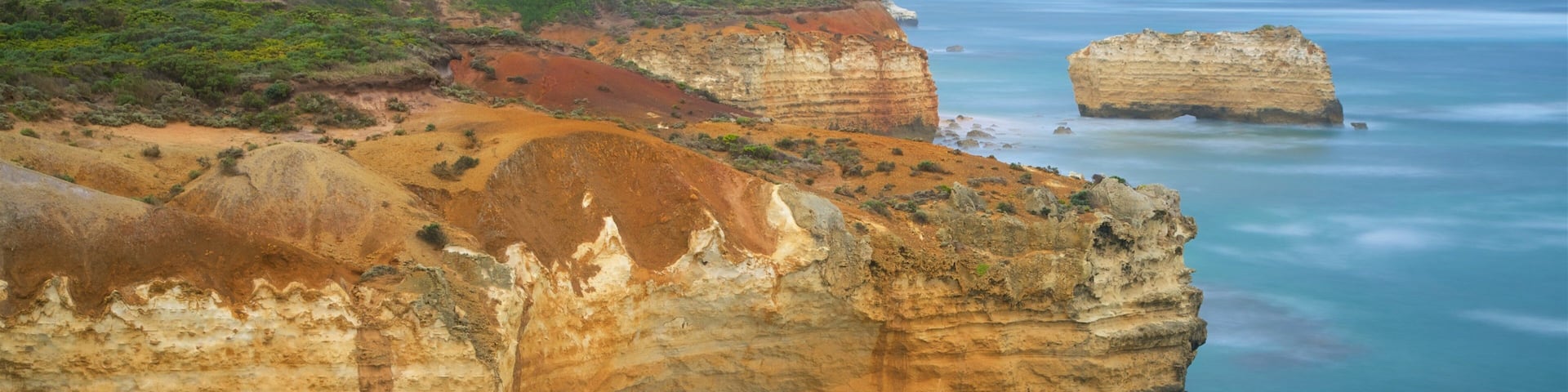 Bay of Islands Coastal Park showing rugged coastline