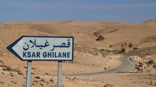 Route vers l'oasis de Ksar Ghilane - Sahara - Tunisie