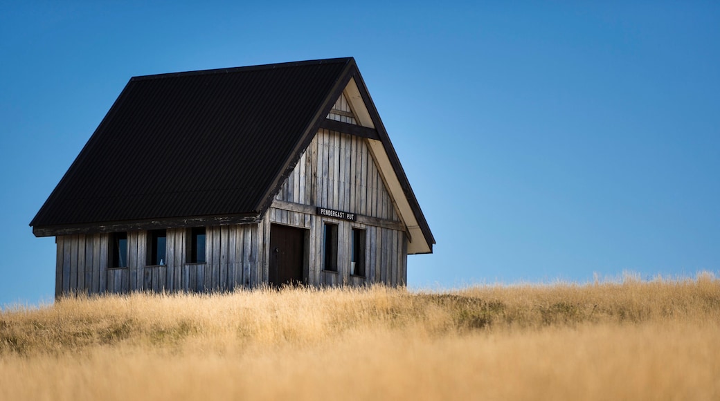 FjelletBuller skiløyper som viser liten by eller landsby og hus