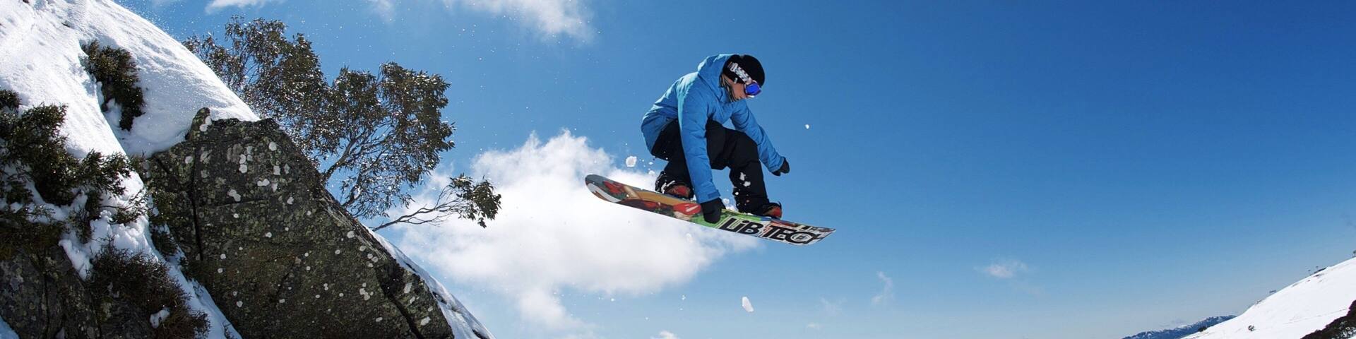 Mt. Buller Ski Slopes showing snow boarding, snow and mountains