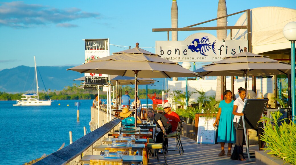 Port Denarau fasiliteter samt spise utendørs, kyst og gatescener