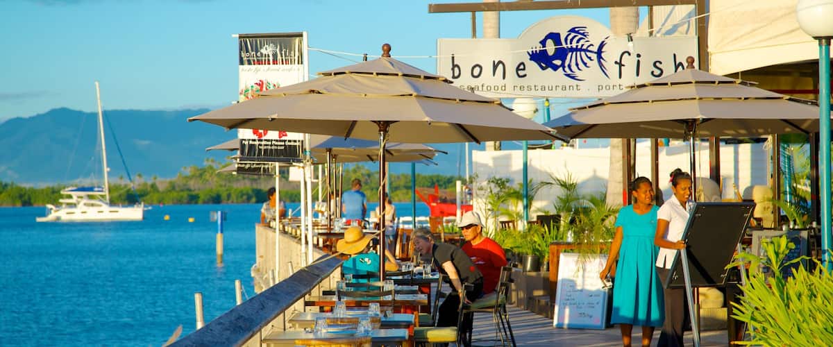 Port Denarau ofreciendo comer al aire libre, escenas urbanas y vistas generales de la costa