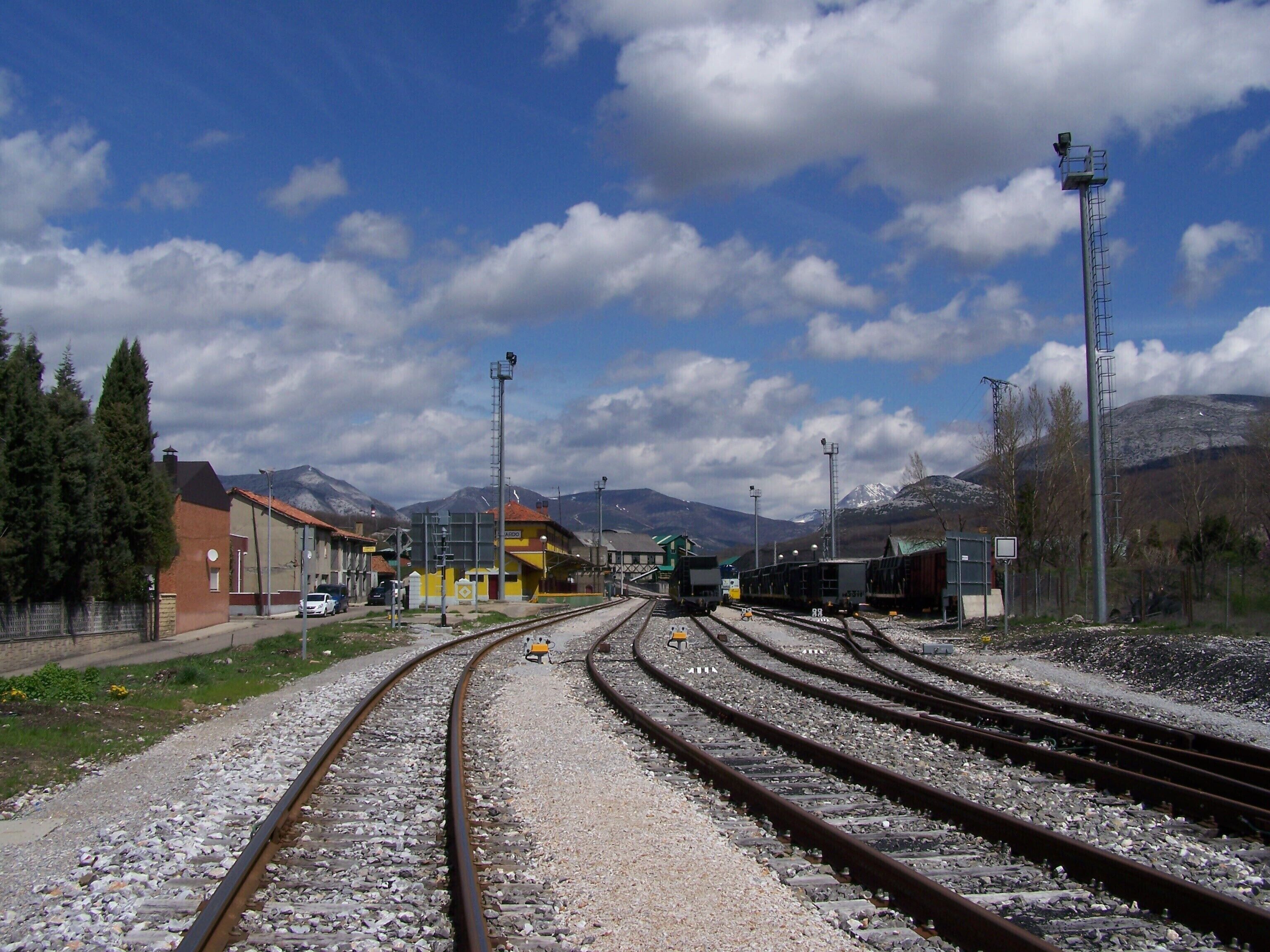 Cercanías de la estación de FEVE, Guardo.