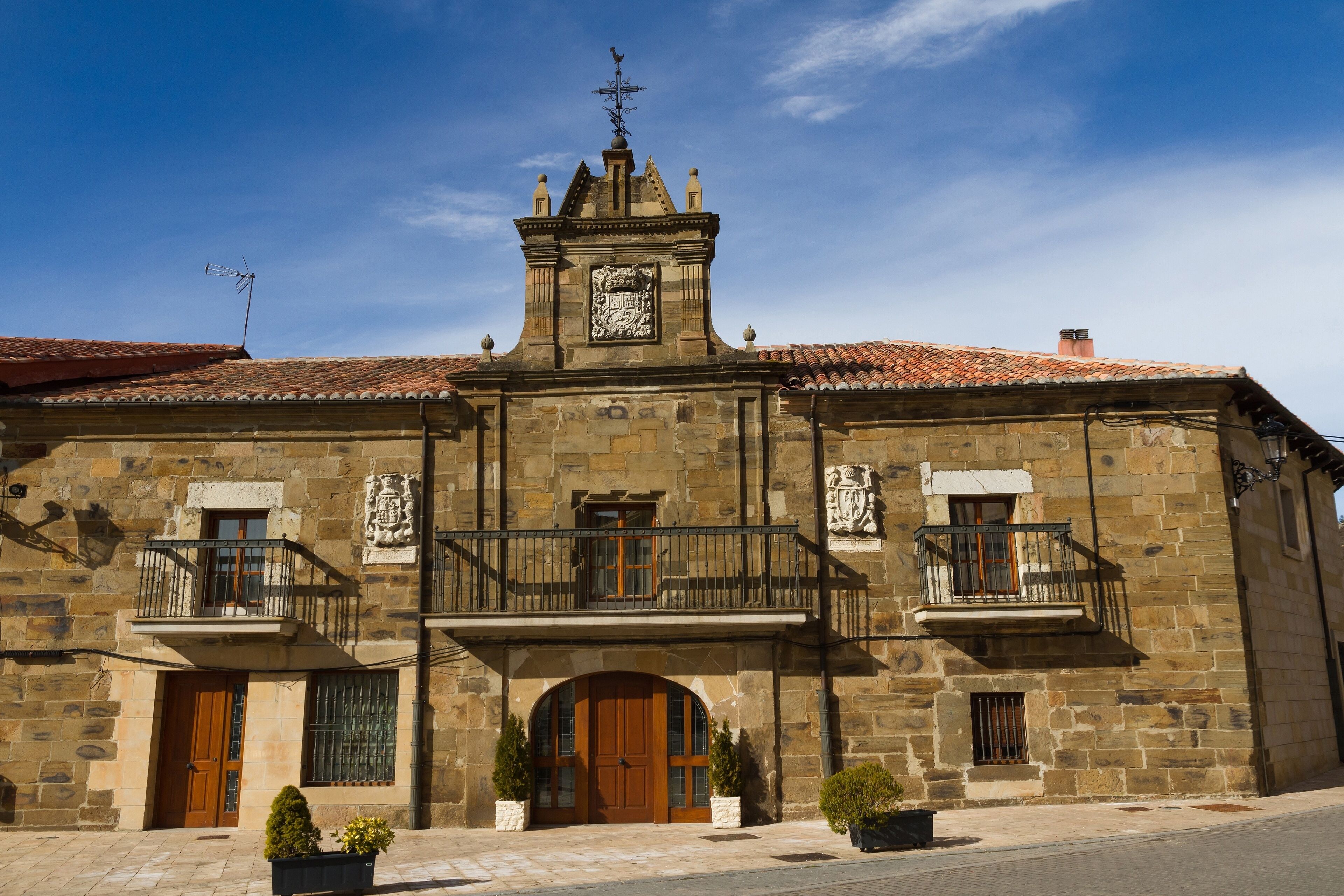 Palacio de los Enriquez del siglo XVIII en la localidad de Velilla del Rio Carrion de la provincia de Palencia en España