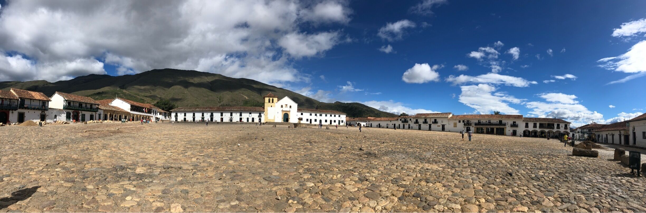 The largest plaza in Colombia at 14,000 sqm