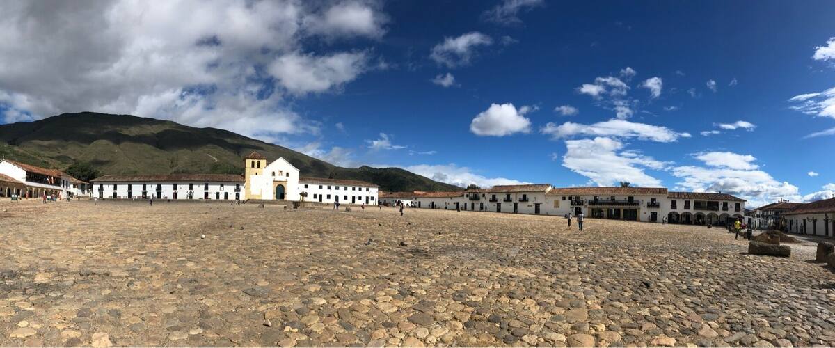 The largest plaza in Colombia at 14,000 sqm