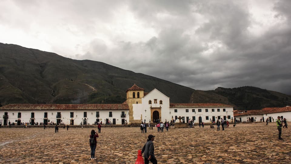 Plaza Mayor in Villa de Leyva is the largest in Colombia and one of the most impressive in South America, with over 150,000 square feet.
Villa de Leyva Villa de Leyva, a municipality of Boyacá that retains traces of its colonial past in its architecture.
Villa de Leyva is one of the most beautiful towns in Colombia, famed for its historic importance and splendid square, recognized as a National Monument in 1954.