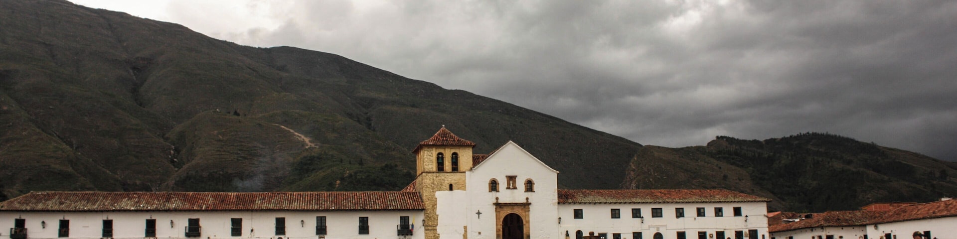 Plaza Mayor in Villa de Leyva is the largest in Colombia and one of the most impressive in South America, with over 150,000 square feet.
Villa de Leyva Villa de Leyva, a municipality of Boyacá that retains traces of its colonial past in its architecture.
Villa de Leyva is one of the most beautiful towns in Colombia,  famed for its historic importance and splendid square, recognized as a National Monument in 1954.
