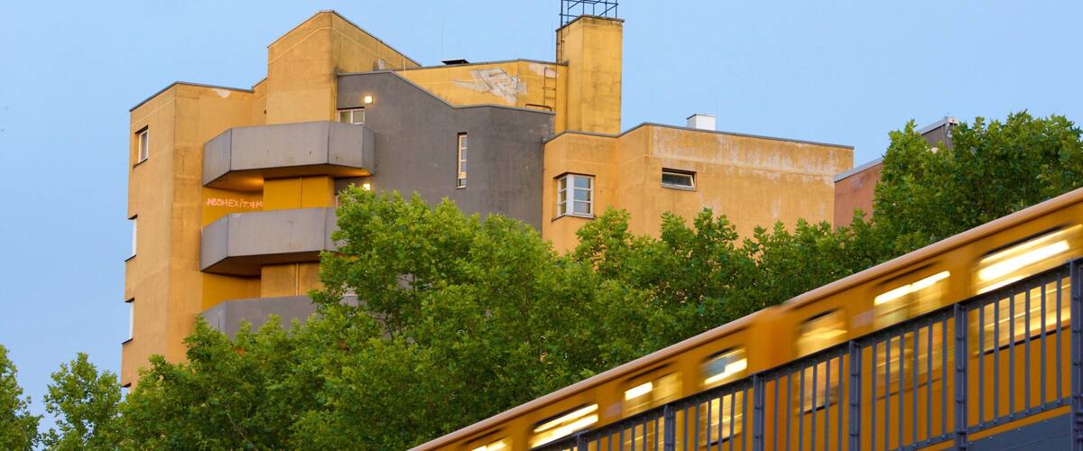 Kreuzberg que incluye un puente y una ciudad