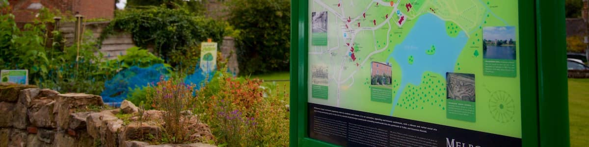 Melbourne mit einem Kleinstadt oder Dorf und Beschilderung