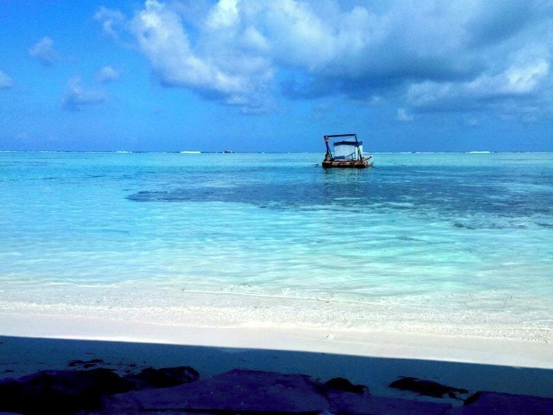 Its almost impossible for me to describe this beautiful maldive's blue beauty....  We had come to visit this island for our barbeque lunch organised by our resort.... 

#Blue
#Blue beauty
#Blue magic
#blue maldives
#breathtakingly blue
#Shades of blue 
#Blue love
