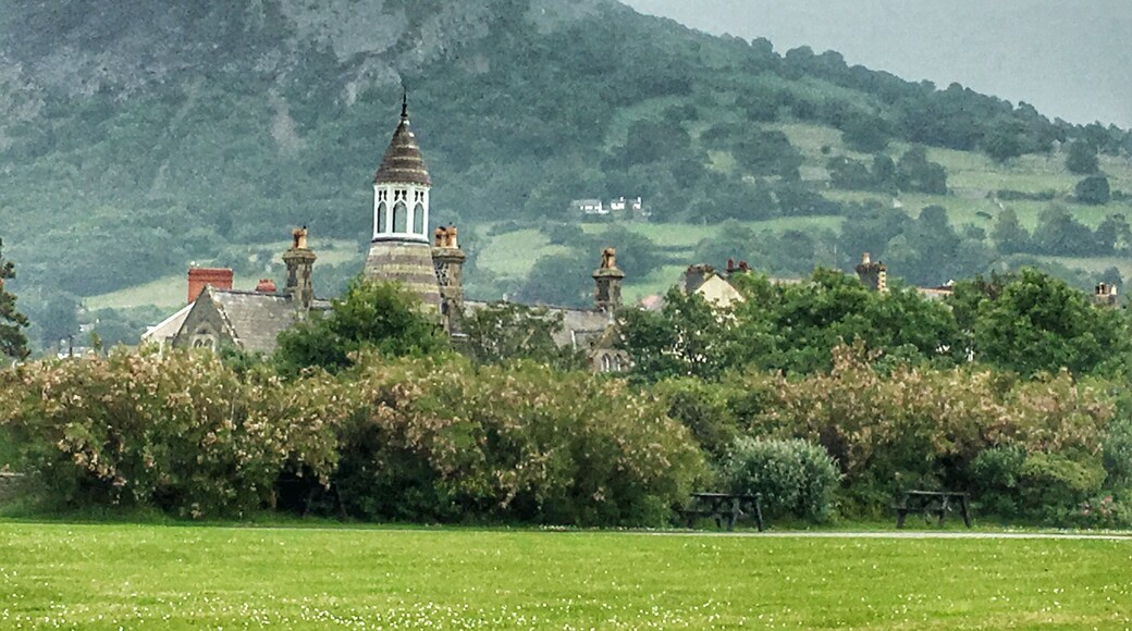 Llanfairfechan, Wales - a wonderful walk around the beaches and park #landscape #nature #red #travel #nationalpark #hiking #england