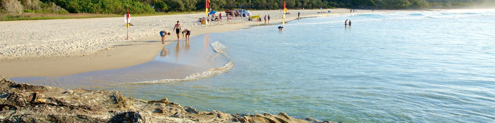 Cylinder Beach showing a beach and general coastal views
