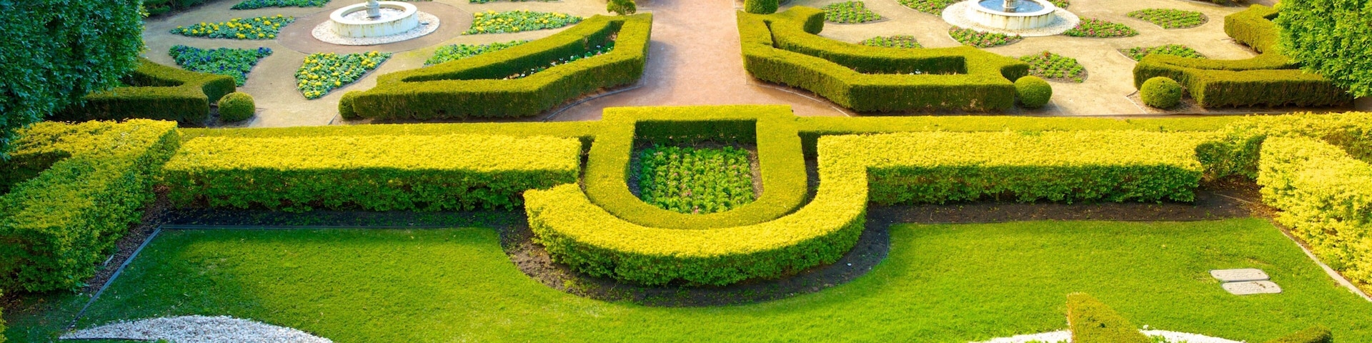 Hunter Valley Gardens featuring a park