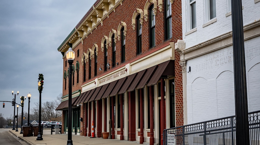 Downtown Richmond, Kentucky street next to Madison county family courthouse