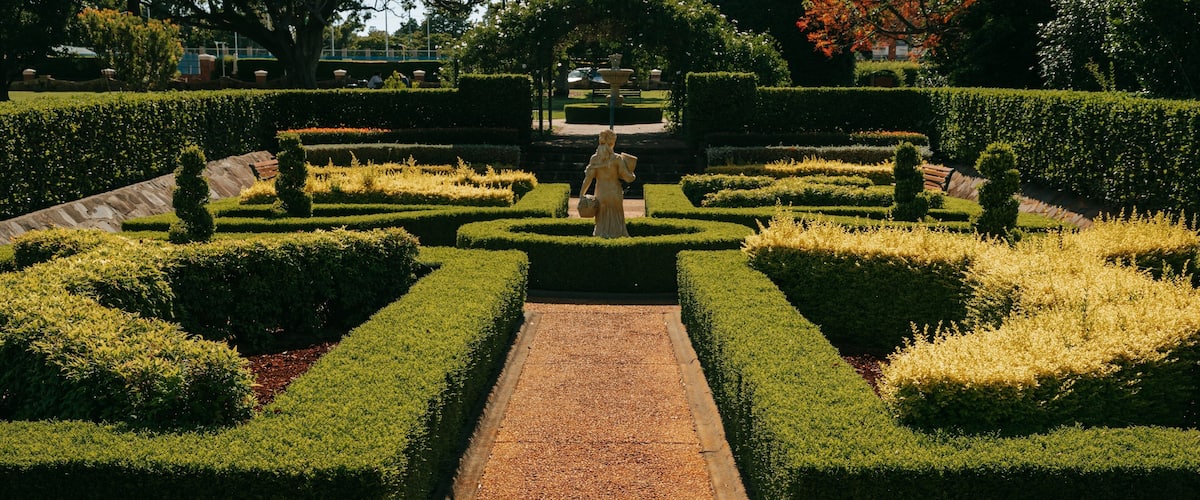 Queens Park featuring a park