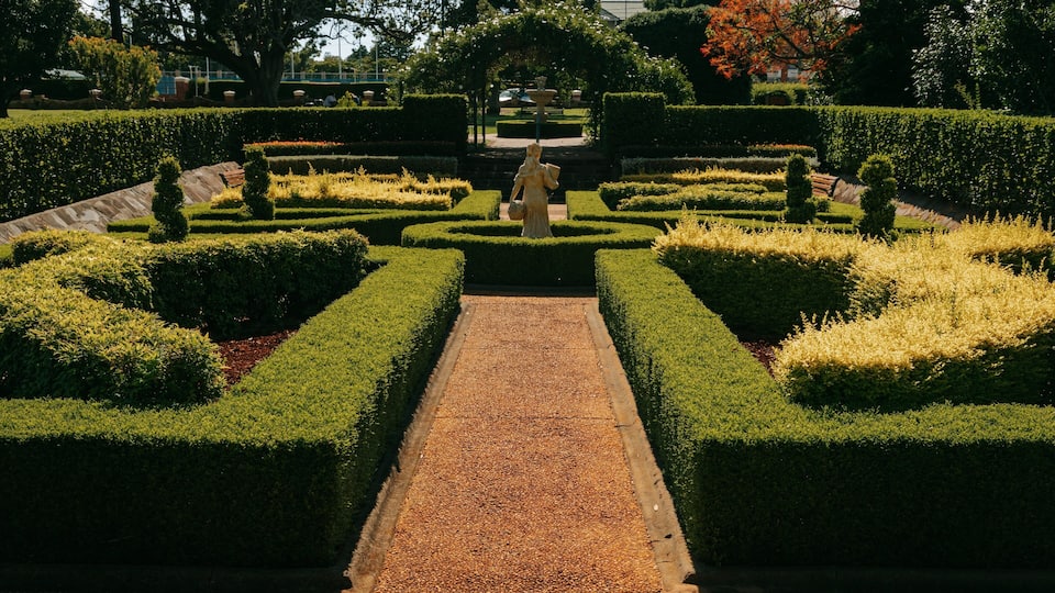Queens Park featuring a park