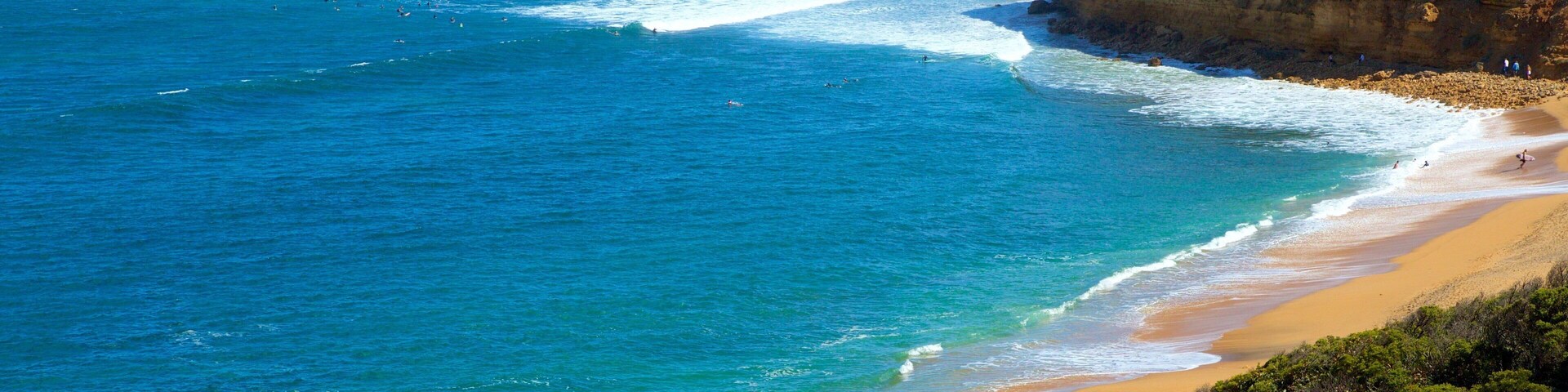 Bell\'s Beach showing a bay or harbor