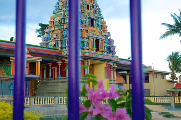 Sri-Siva-Subramaniya-Tempel welches beinhaltet Tempel oder Andachtsstätte und religiöse Elemente