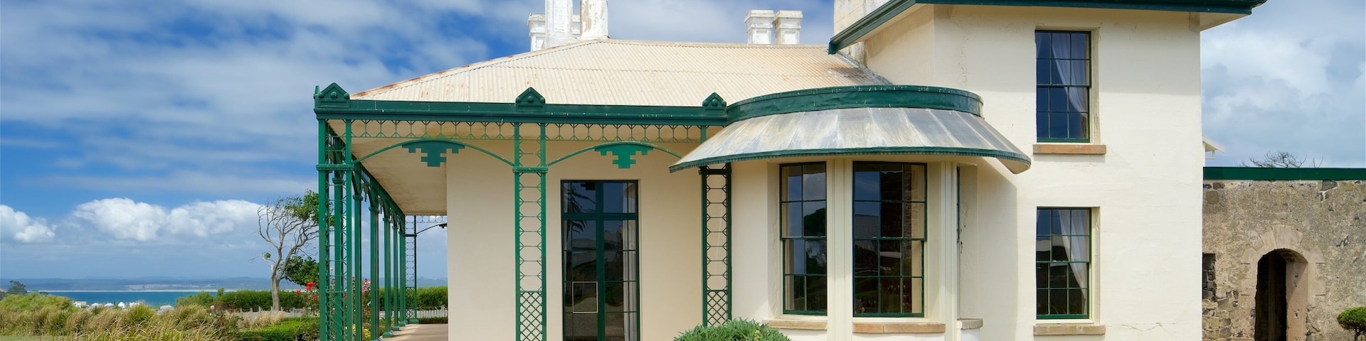 Highfield Histroric Site welches beinhaltet Garten, Wildblumen und Haus