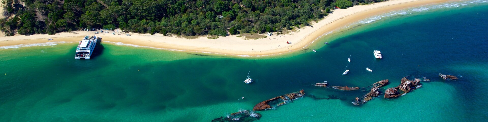 Parque nacional de Isla Moreton mostrando una playa de arena, vistas panorámicas y embarcaciones