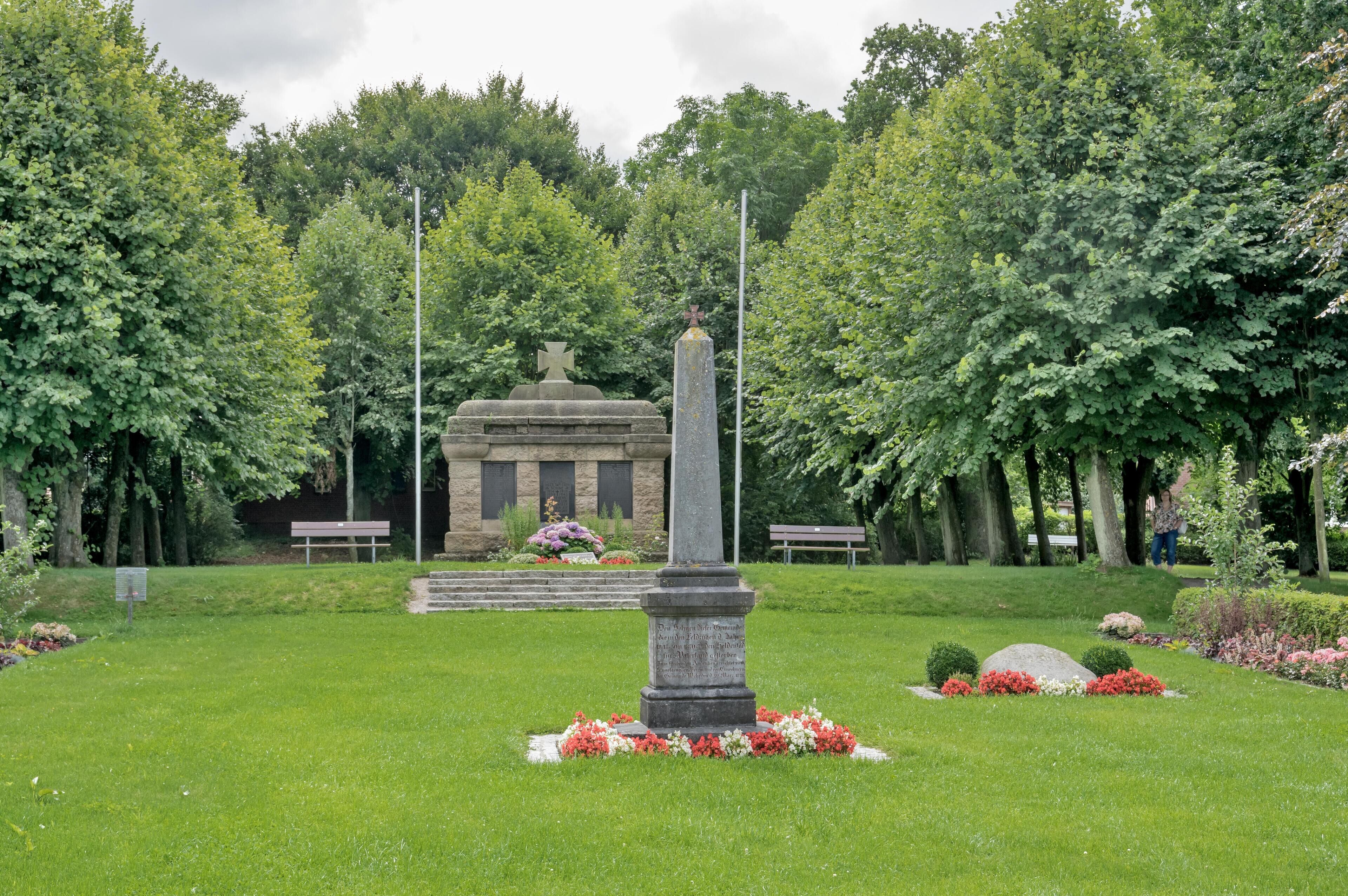 Bilder aus Wöhrden Kriegerdenkmal in Wöhrden