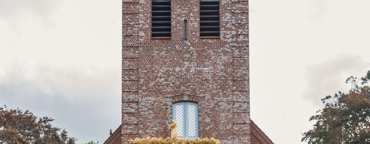 Bilder aus Wöhrden. Die Kirch auf der Wurt Die St. Nicolaikirche in Wörden