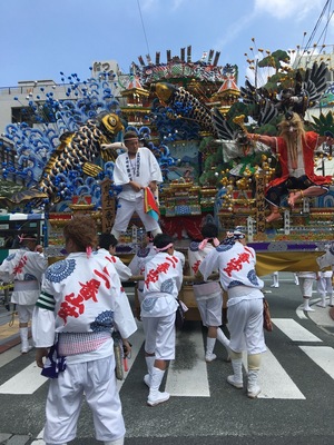 Too hot a day for summer festival. Still these guys in Kurosaki tried their best (looking good, I mean *ahem*!).
#ontheroad
#endlesssummer
