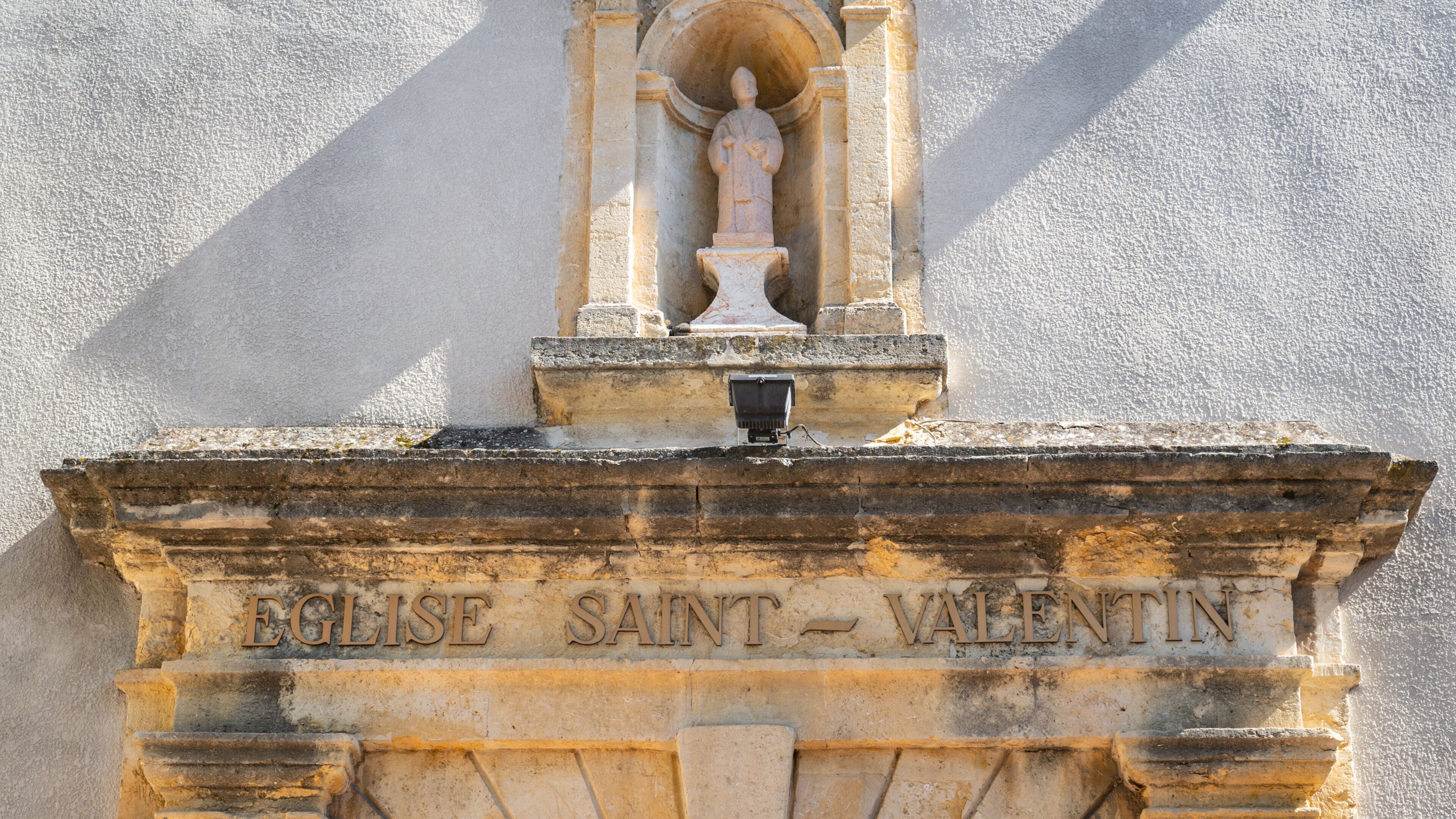 La Valentine showing signage, heritage elements and religious elements