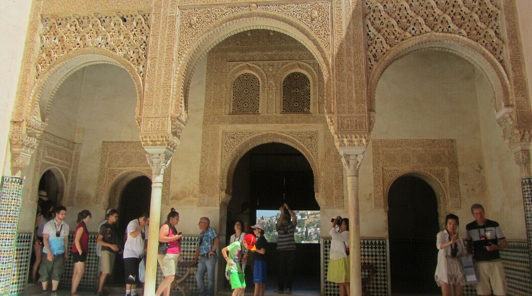 It's impossible to choose one photo that sums up the Alhambra. I spent almost a full day wandering around the many parts of this magnificent set of buildings. #buildings