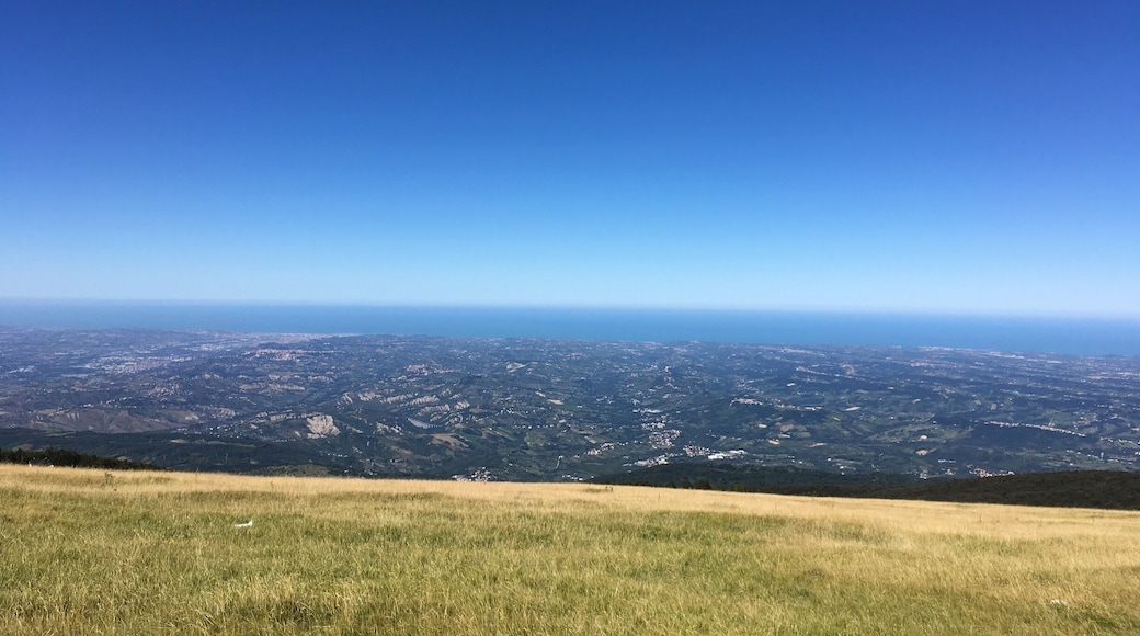 At 1620 mt altitude, you can see also the Adriatic Sea!
Easily reachable by car, La Majelletta is the perfect start for your excursions in the second tallest Abruzzo mountain.