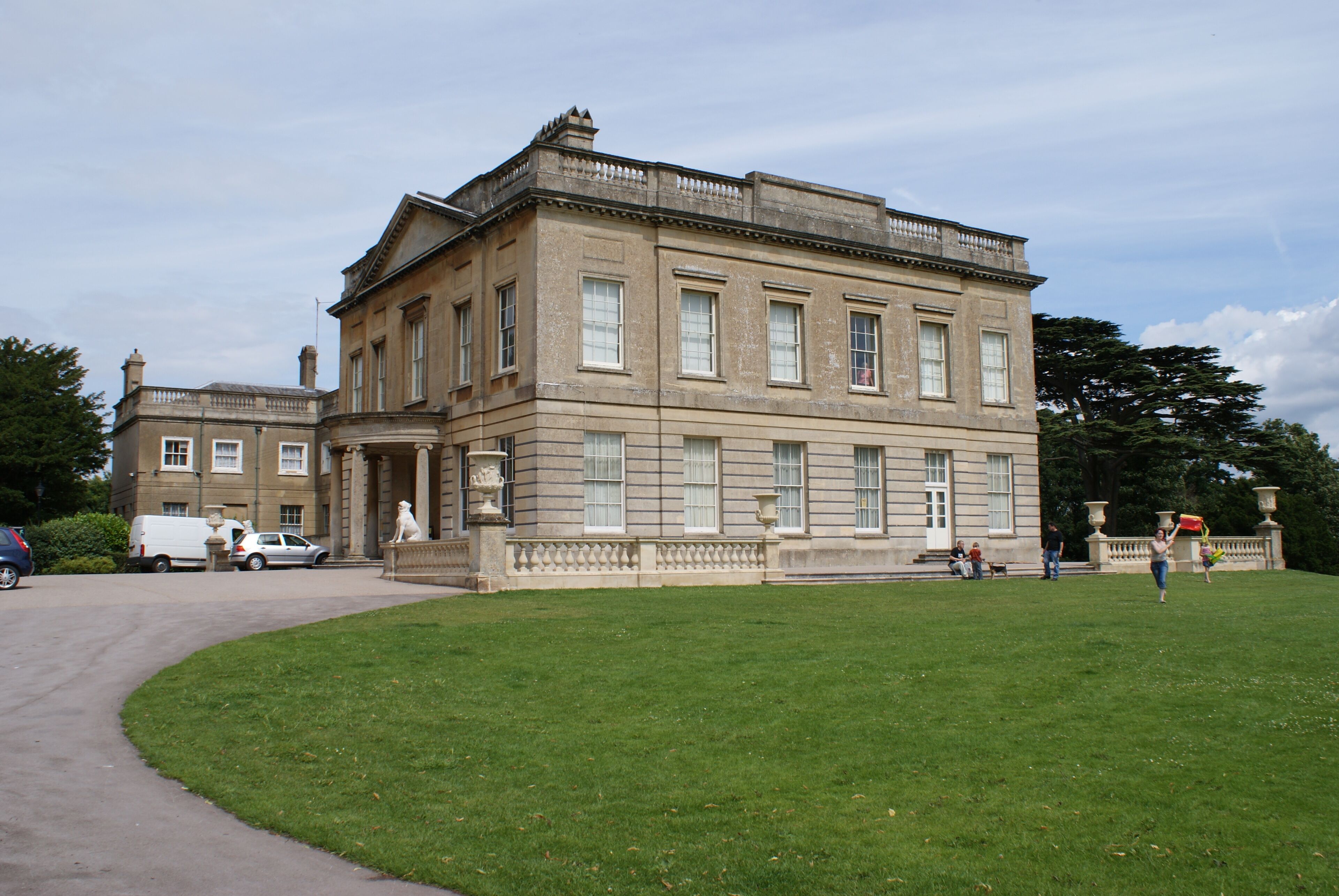 The en:mansion house at en:Blaise Castle Estate, in mid-en:July en:2008.