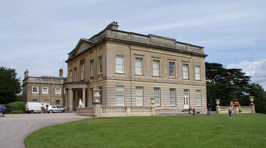 The en:mansion house at en:Blaise Castle Estate, in mid-en:July en:2008.