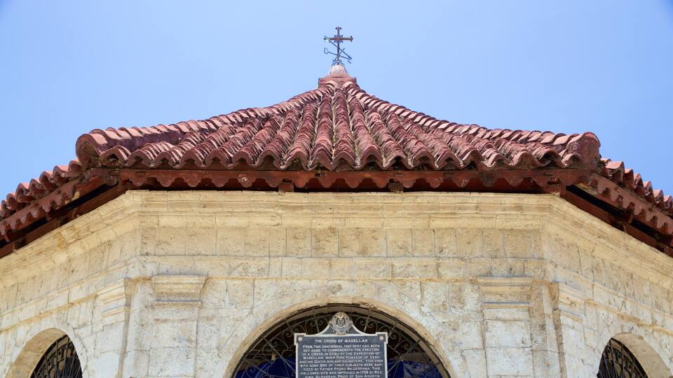 Magellan\'s Cross showing heritage elements